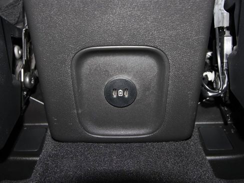 Used 2025 Ford Escape SE w/ Class II Trailer Tow Package image 27