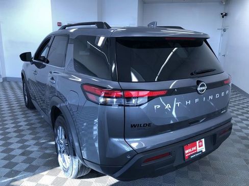 Used 2025 Nissan Pathfinder SV image 13