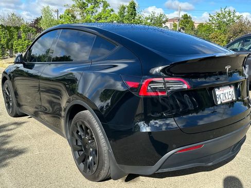 Used 2022 Tesla Model Y Long Range image 4
