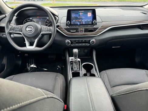 Used 2024 Nissan Altima 2.5 SV image 11