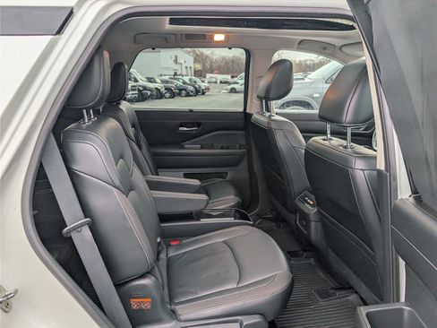 Used 2022 Nissan Pathfinder SL w/ SL Premium Package image 12