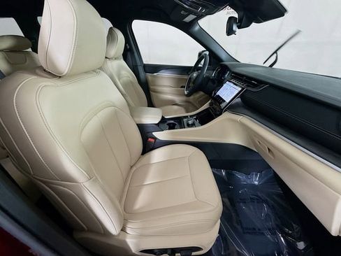 Used 2024 Jeep Grand Cherokee Limited image 27