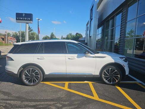 Used 2020 Lincoln Aviator Reserve w/ Equipment Group 201A AWD/4WD image 4