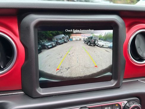 Used 2023 Jeep Wrangler Unlimited Rubicon w/ LED Lighting Group AWD/4WD image 22
