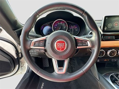 Certified 2020 FIAT 124 Spider Lusso w/ Convenience Group image 11