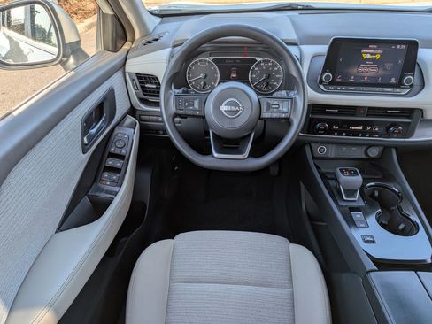 Certified 2023 Nissan Rogue SV FWD image 14