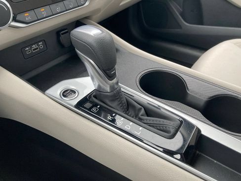 Used 2025 Nissan Altima 2.5 SV FWD image 27