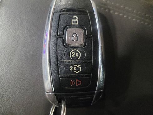 Used 2017 Lincoln MKZ Reserve image 32