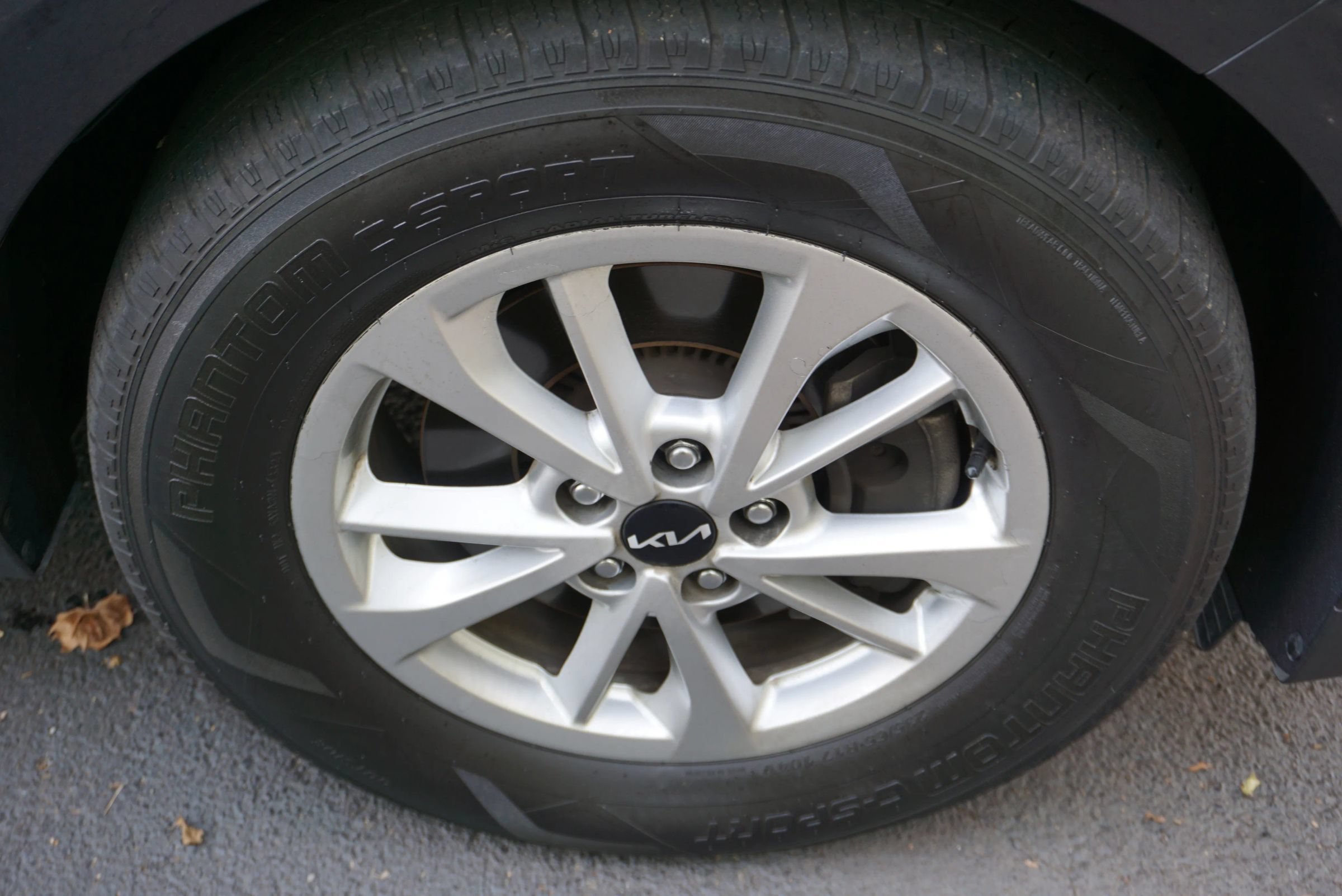 Used 2022 Kia Carnival LX FWD image 14
