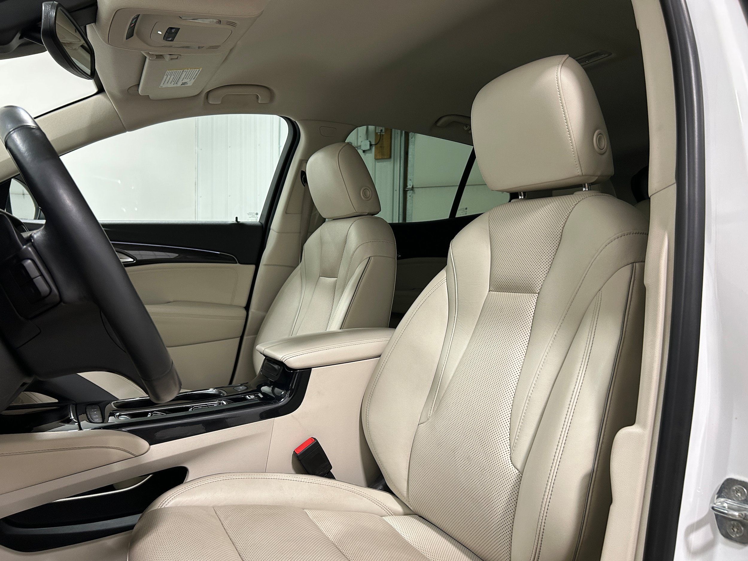 Used 2021 Buick Envision Essence AWD/4WD image 26
