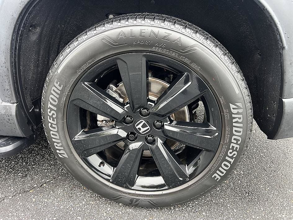 Used 2025 Honda Pilot Black Edition image 10