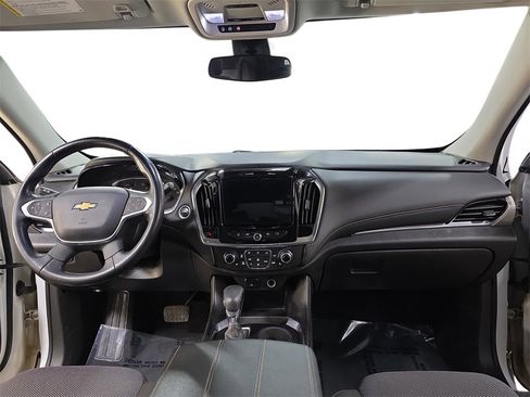 Used 2021 Chevrolet Traverse LT image 9