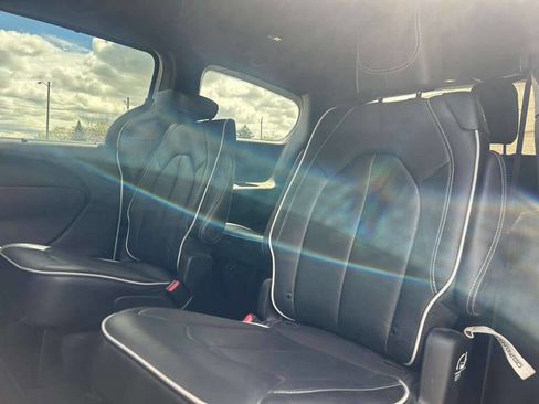 Used 2026 Chrysler Pacifica Limited w/ S Appearance Package FWD image 16