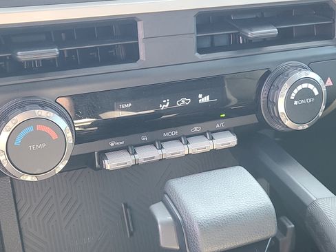 Certified 2024 Toyota Tacoma SR image 28