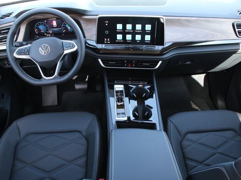 Certified 2026 Volkswagen Atlas SE FWD image 24