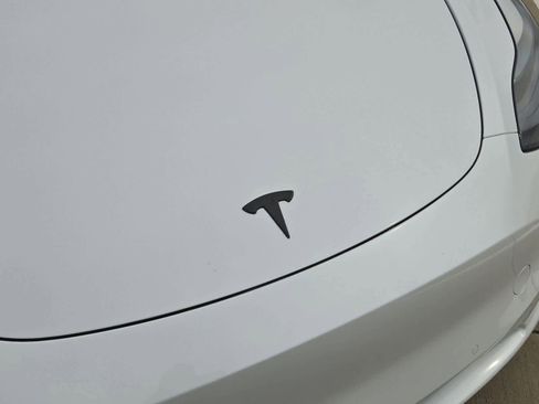 Used 2022 Tesla Model Y Performance image 10