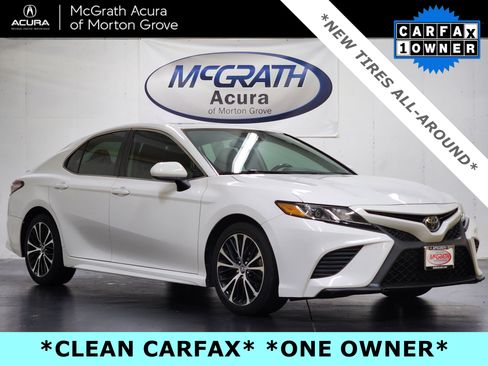 Used 2019 Toyota Camry SE FWD image 1