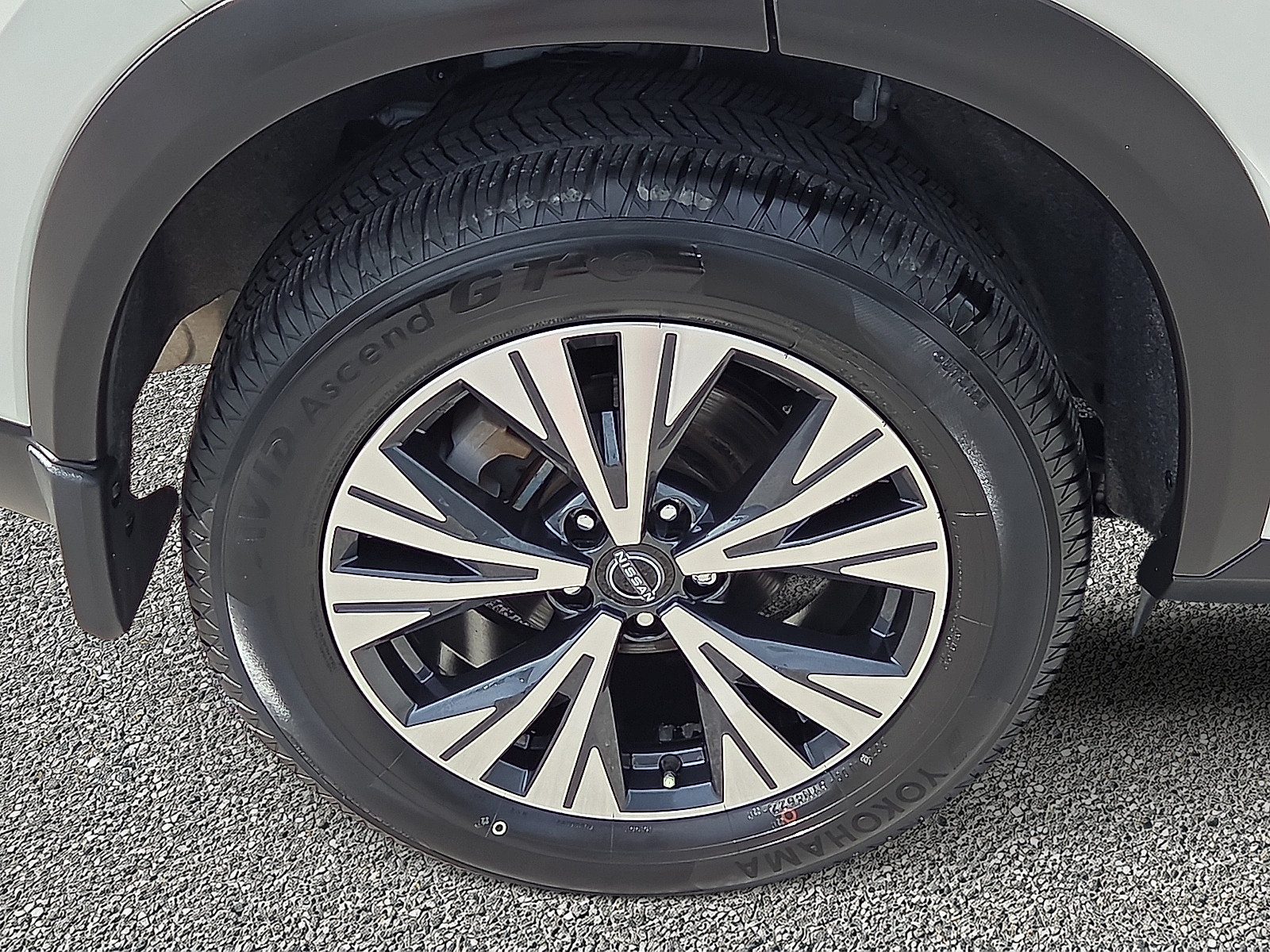 Used 2023 Nissan Rogue SV FWD image 7