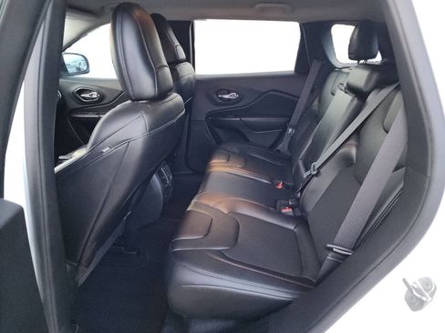 Used 2022 Jeep Cherokee Trailhawk image 10