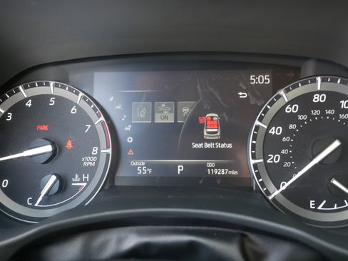 Used 2021 Toyota Highlander XLE image 21