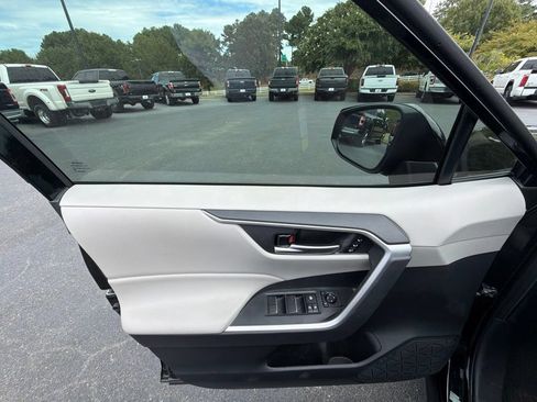 Used 2021 Toyota RAV4 XLE Premium AWD/4WD image 8