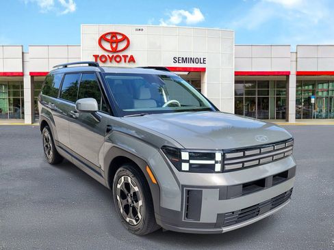 Used 2024 Hyundai Santa Fe SEL FWD image 2