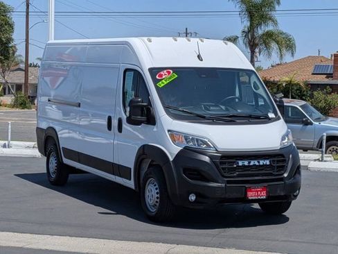 Used 2025 RAM ProMaster 2500 w/ Convenience Group FWD image 3