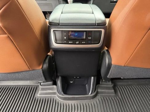 Used 2017 Toyota Highlander Limited AWD/4WD image 6