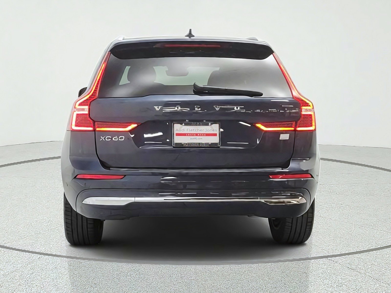 Used 2022 Volvo XC60 T8 Inscription Expression w/ Advanced Package AWD/4WD image 6