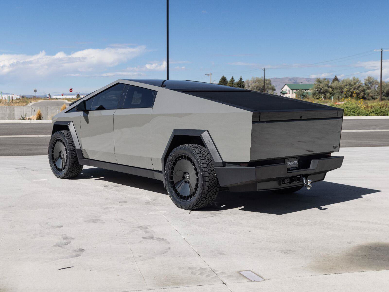 Used 2024 Tesla Cybertruck Cyberbeast AWD/4WD image 12