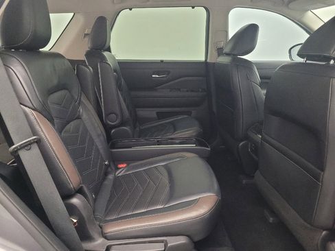 Used 2022 Nissan Pathfinder Platinum w/ Cargo Package FWD image 19