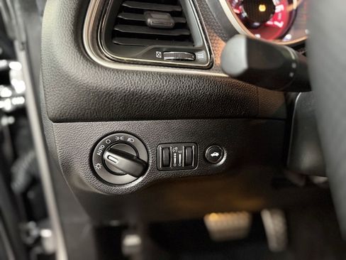 Used 2015 Dodge Challenger SRT Hellcat image 21