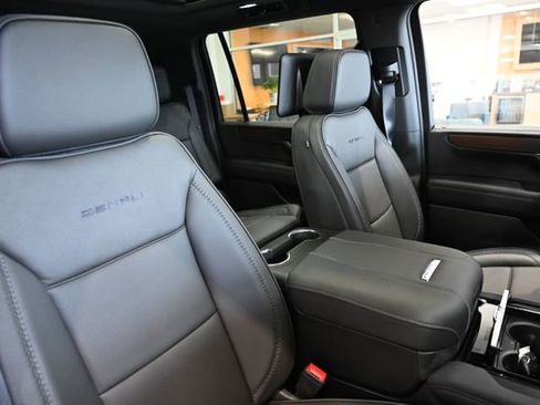 New 2026 GMC Yukon XL Denali w/ Denali Reserve Package image 10