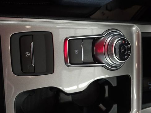 Used 2024 Ford Edge SEL image 34