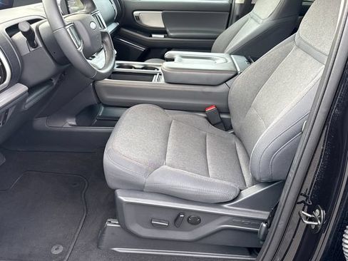 Used 2025 Ford Expedition Max Active RWD image 9