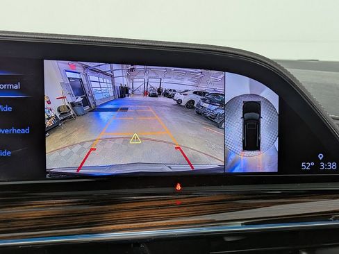 Used 2022 Cadillac Escalade Premium Luxury image 34