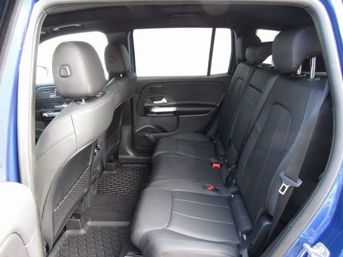 Used 2025 Mercedes-Benz GLB 250 4MATIC image 16