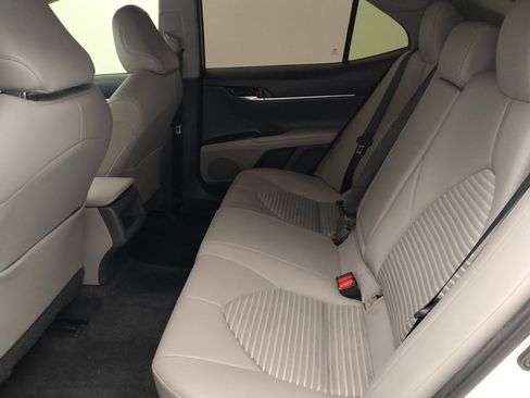 Used 2018 Toyota Camry SE FWD image 18