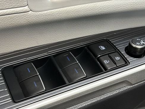 Used 2023 Toyota Sienna XSE AWD/4WD image 23