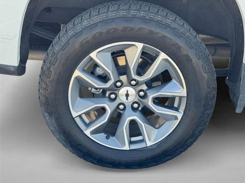 Used 2025 Chevrolet Silverado 1500 RST w/ Z71 Off-Road Package AWD/4WD image 7