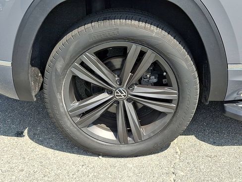 Used 2022 Volkswagen Atlas Cross Sport SEL R-Line AWD/4WD image 8
