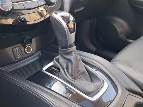 Used 2017 Nissan Rogue SL w/ SL Premium Package image 29