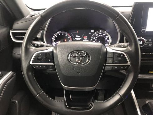 Used 2023 Toyota Highlander XSE AWD/4WD image 16