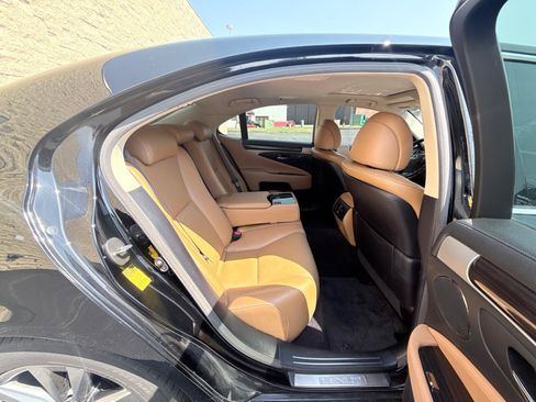 Used 2014 Lexus LS 460 AWD w/ Comfort Package image 12
