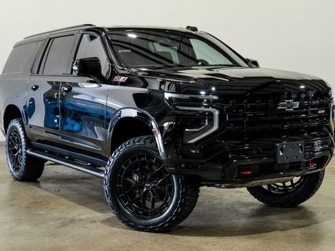 Used 2026 Chevrolet Suburban Z71 w/ Comfort Package image 5