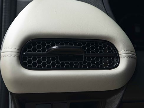 Certified 2026 Honda HR-V LX image 37