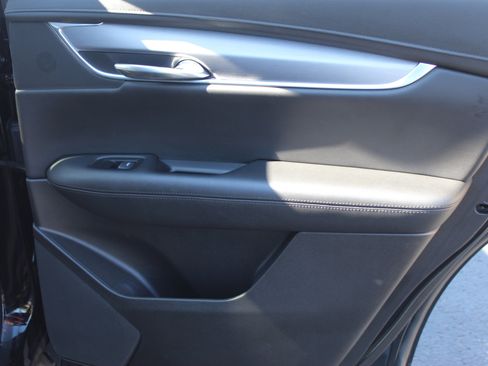 Used 2019 Cadillac XT5 Luxury w/ Advanced Security Package image 32