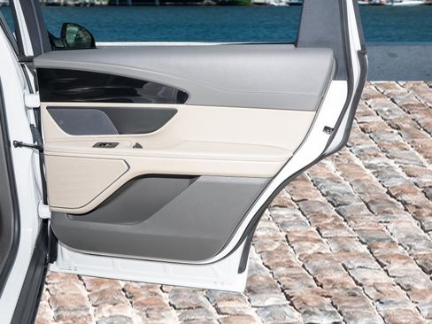 Used 2024 Lincoln Nautilus Reserve image 14