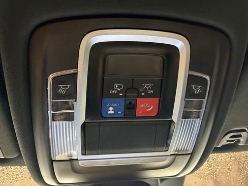 Used 2024 RAM 1500 Laramie AWD/4WD image 23