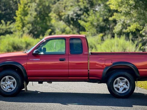 Used 2004 Toyota Tacoma 4x4 Xtracab w/ SR5 Pkg image 4